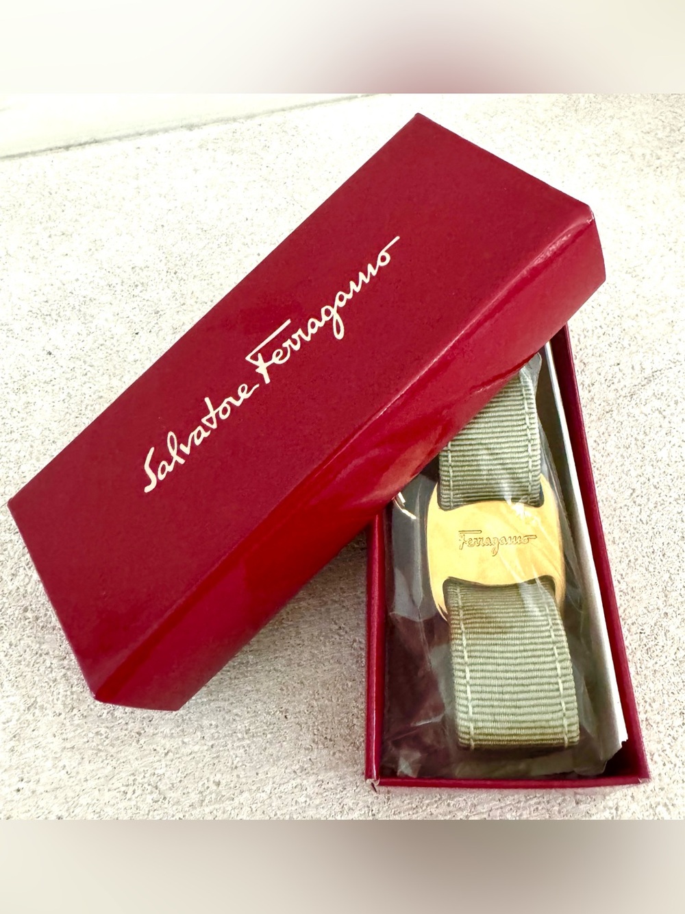 SALVATORE FERRAGAMO Vara Bow Grosgrain Keychain Olive Green Gold Tone + Box - Picture 2 of 8